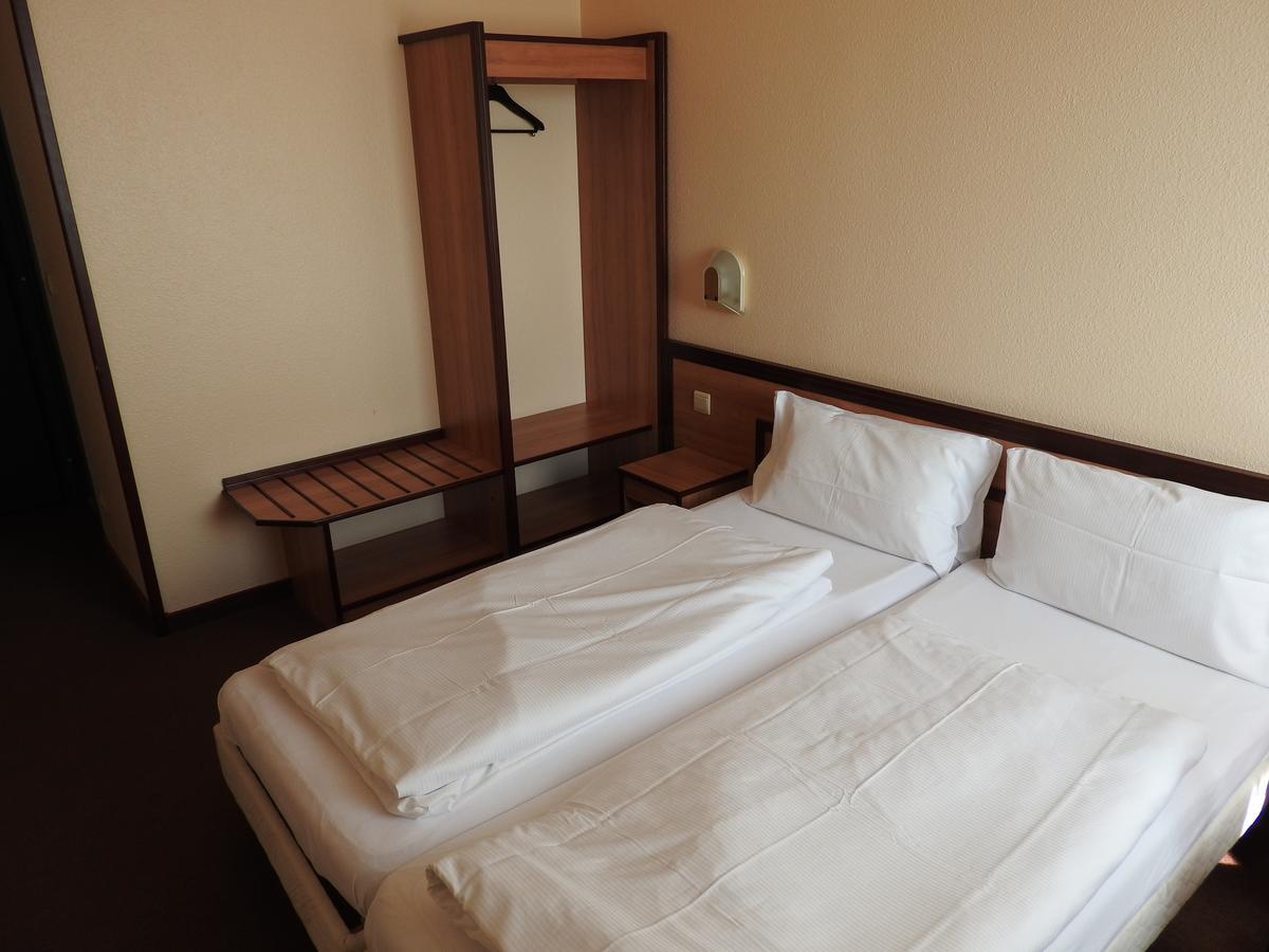 Hotel Anhalt Brehna Ngoại thất bức ảnh